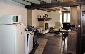 Η κουζίνα ή μικρή κουζίνα στο 6 Bedroom Awesome Home In Aldudes +11 φωτογραφίες