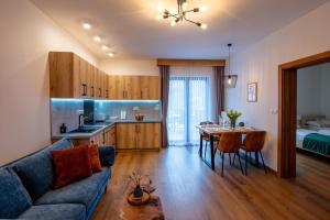 Kuchnia lub aneks kuchenny w obiekcie Apartamenty Otulina