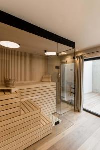 a sauna with a shower and a glass wall at Mountain View Chalet Going in Going