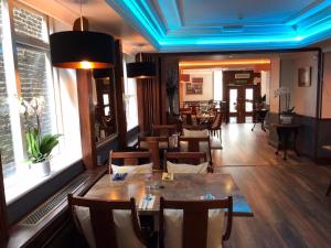 Posezení v ubytování Berjaya Eden Park London Hotel