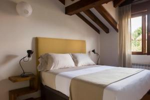 Posteľ alebo postele v izbe v ubytovaní Casa de lujo 15 mim de la playa Comillas entre mar y montaña