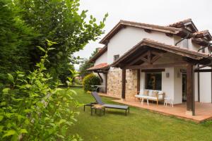 Vonkajšia záhrada v ubytovaní Casa de lujo 15 mim de la playa Comillas entre mar y montaña