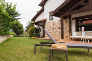 Vonkajšia záhrada v ubytovaní Casa de lujo 15 mim de la playa Comillas entre mar y montaña