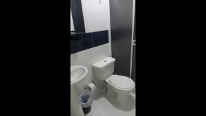 Un baño de Bm-5 room near the sea with air conditioning and WIFI