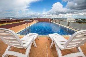 Bazén v ubytování CK Resort Pattaya nebo v jeho okolí