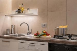 A kitchen or kitchenette at Chalet Kasern