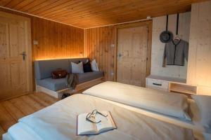 A bed or beds in a room at Chalet Kasern