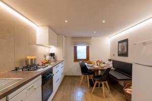 A kitchen or kitchenette at Chalet Kasern