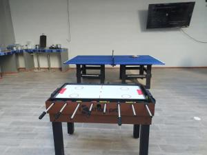 a ping pong table in a room with at Bm-15 room near the sea with air conditioning and WIFI in Cartagena de Indias +3 photos