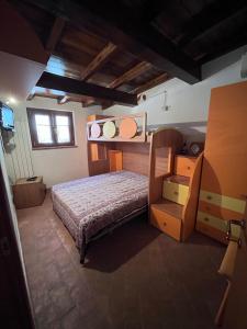 a small bedroom with a bed and a window at A BULLACCO With Parking in Gaeta