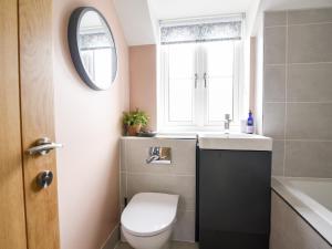 Koupelna v ubytování Conybeare Cottage + 15 fotografií