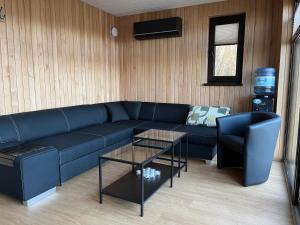 a living room with a blue couch and a table at AM Pesa in Seli
