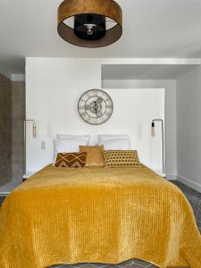 Postel nebo postele na pokoji v ubytování La Maison du Puits