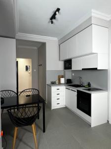 Kuhinja oz. manjša kuhinja v nastanitvi Agia Sofia Noir Apartment