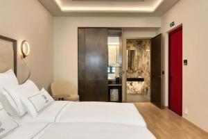 Posteľ alebo postele v izbe v ubytovaní Grand Hotel Kalamata