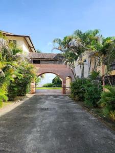 an empty road with a bridge over a street at Hello-Guyane, Marina 3, Studio Prestige 5 étoiles in Saint-Laurent du Maroni