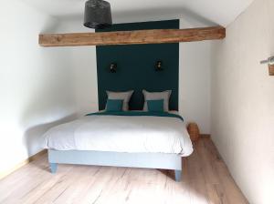 Postel nebo postele na pokoji v ubytování Oust au lit