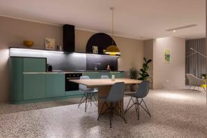 Cucina o angolo cottura di Gozo Harbour Views, Mgarr Heights