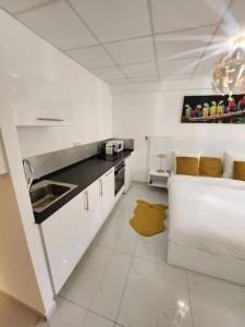 a kitchen with a couch and a sink in a room at Hello-Guyane, Marina 4, Studio Prestige 5 étoiles in Saint-Laurent du Maroni +19 photos