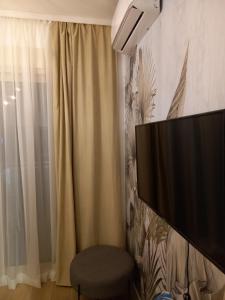 Televiisor ja/või meelelahutuskeskus majutusasutuses Solaris Apartments