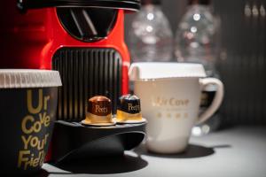 Set per la preparazione di tè e caffè presso UrCove by Hyatt Shanghai Lujiazui Expo Center