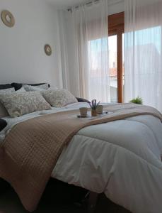 a bedroom with a large bed with a window at Mar Menor in San Pedro del Pinatar