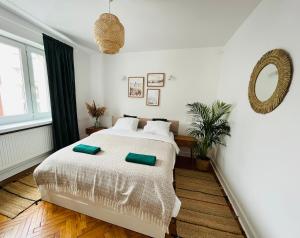 מיטה או מיטות בחדר ב-Boho Apartament Gdańsk Stare Miasto z widokiem na Marine