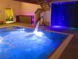 Bazén v ubytovaní Palazzo Loup Hotel alebo v jeho blízkosti