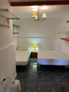 Posteľ alebo postele v izbe v ubytovaní CLAUDIA Puertito de Adeje - 2 bedrooms, 70mq, on the beach
