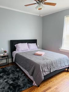 a bedroom with a bed with a ceiling fan at Dale first floor in Richmond Heights