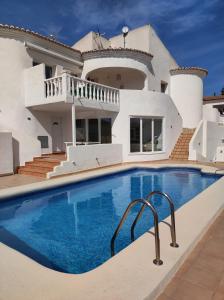Bazén v ubytování Vakantiewoning CasaLucka4enjoy private pool and mountain view regio Calpe-Jalon nebo v jeho okolí