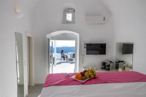 Gallery image of Asma Suites in Fira