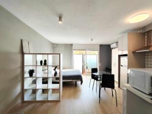 Kuchyň nebo kuchyňský kout v ubytování Mazi Apartments Suite