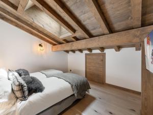 Posteľ alebo postele v izbe v ubytovaní Appartement spacieux avec accès bien-être, proche des pistes et du centre de Megève - FR-1-569-46