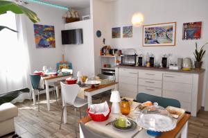 Jedlo v ubytovaní bed & breakfast alebo blízkom okolí