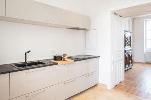 Una cocina o zona de cocina en L'appartement du Cellier
