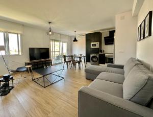 Televízia a/alebo spoločenská miestnosť v ubytovaní Bonito Apartamento Mar Azul