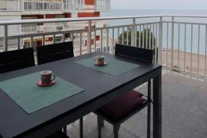 Balkón alebo terasa v ubytovaní Fully-equipped, ideal beach-front apartment