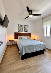 En eller flere senger på et rom på Bonito Apartamento Mar zul