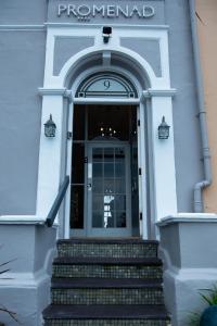 una entrada a un edificio con escaleras que conducen a una puerta en Promenâd Bed & Breakfast, en Llandudno