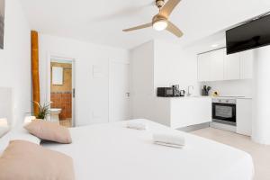 Kuchnia lub aneks kuchenny w obiekcie MEDANO4YOU White Dream Penthouse