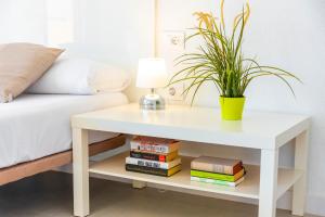 Łóżko lub łóżka w pokoju w obiekcie MEDANO4YOU White Dream Penthouse