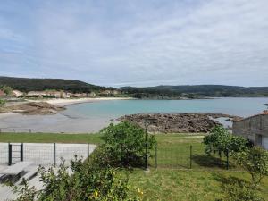 a view of a beach and a body of water at Complejo turistico el Merendero in Finisterre