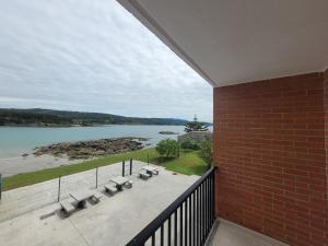 a balcony with a view of a body of water at Complejo turistico el Merendero in Finisterre