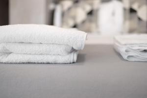 A bed or beds in a room at Edda's apartment