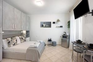 A television and/or entertainment centre at Edda's apartment