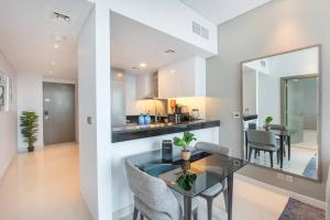 Kuchyň nebo kuchyňský kout v ubytování Upscale 1 bed apartment in Business Bay-Suiteable
