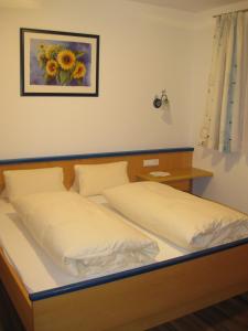 a bedroom with a bed with a picture on the wall at Apartment Gitti in Tux