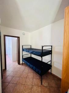 Katil dua tingkat atau katil-katil dua tingkat dalam bilik di CANNONHOUSE La Pavoncella Rosa