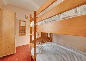 Двуетажно легло или двуетажни легла в стая в Dee Mount